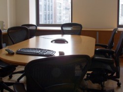 Az iroda egyik legfontosabb eleme: tárgyalóasztal
