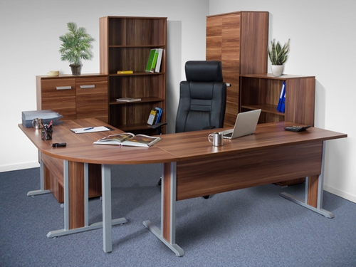 Fémlábas íróasztal – a modern iroda stílusos eleme