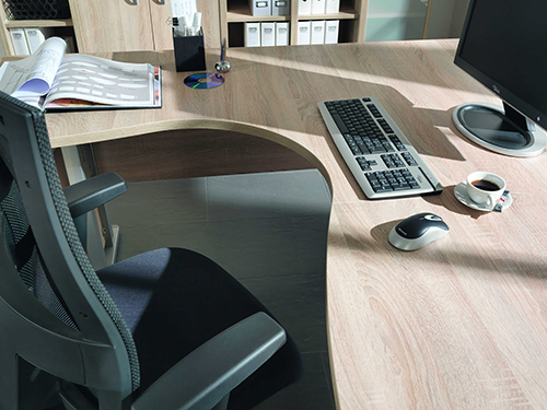 Az iroda méretének ideális kihasználása – Sarok íróasztalok